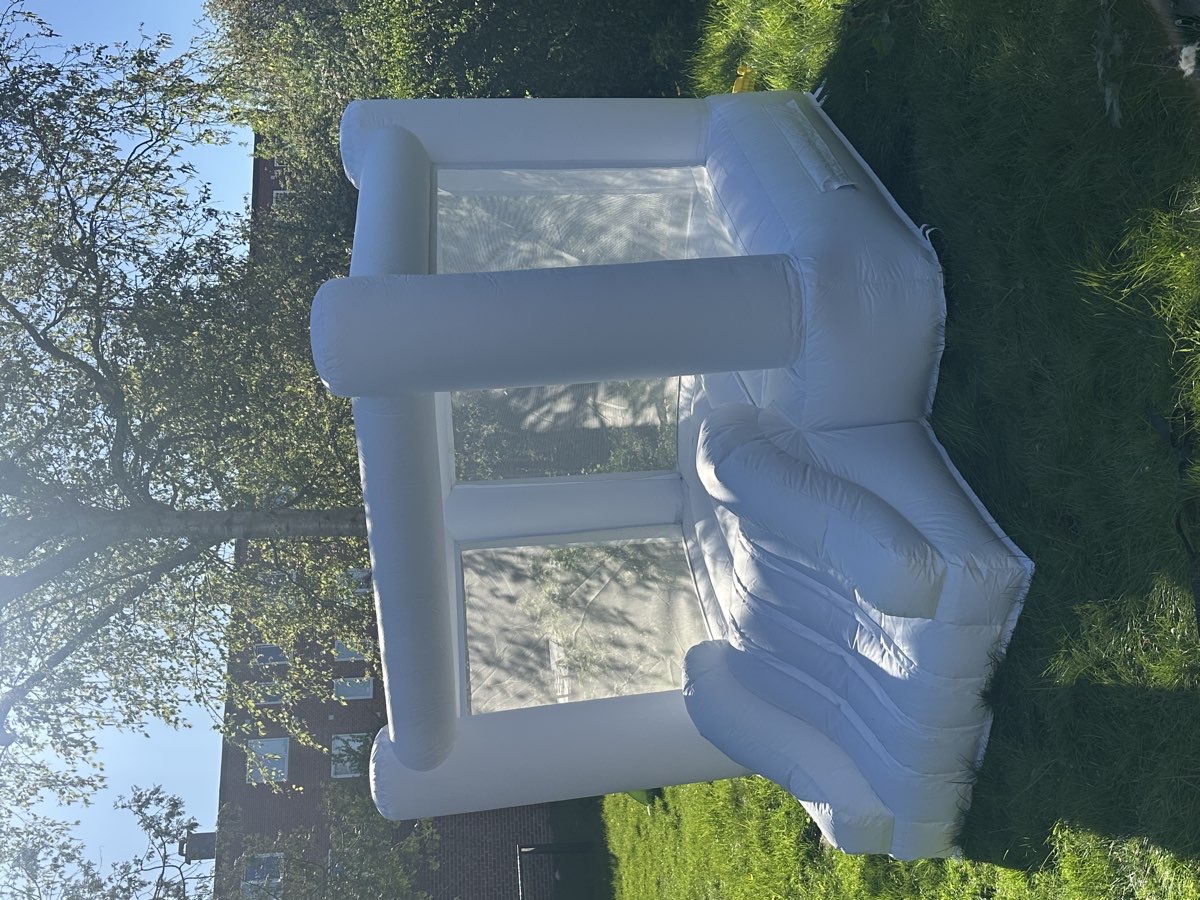 Lej en Milky Cloud - Hoppeborg