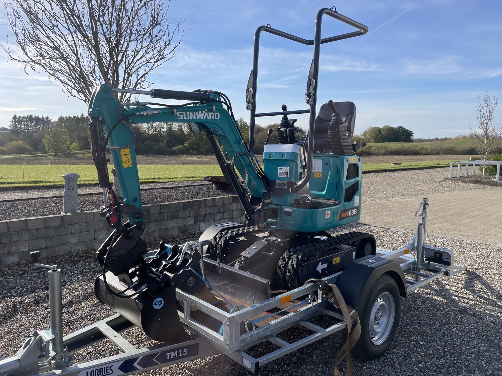 Minigraver på 1500kg trailer