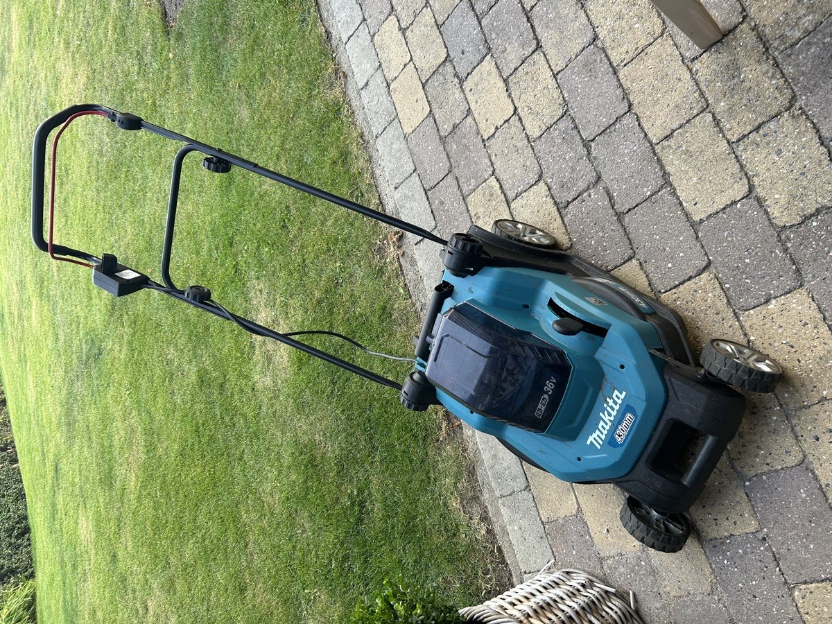 Lej en Plæneklipper ekskl. batterier