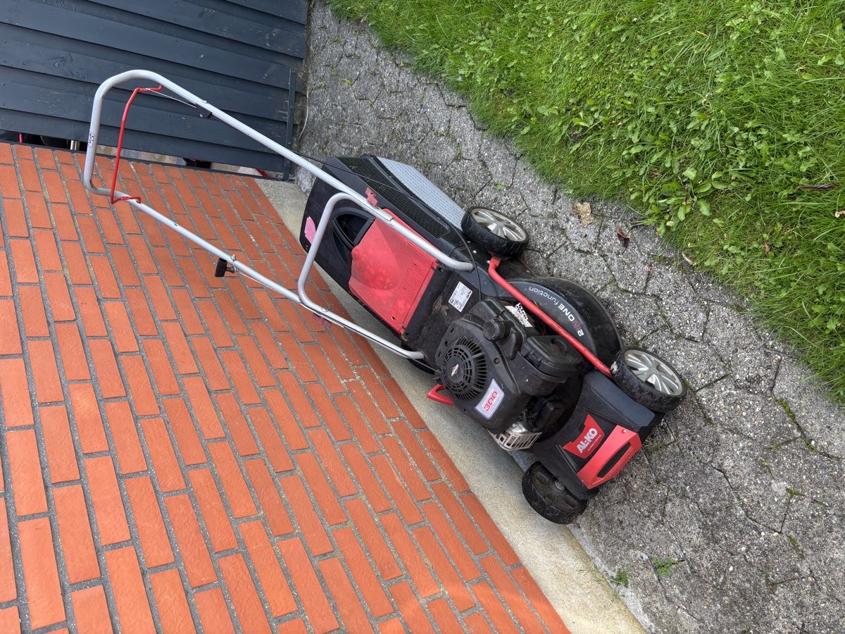 Lej en Plæneklipper med opsamler