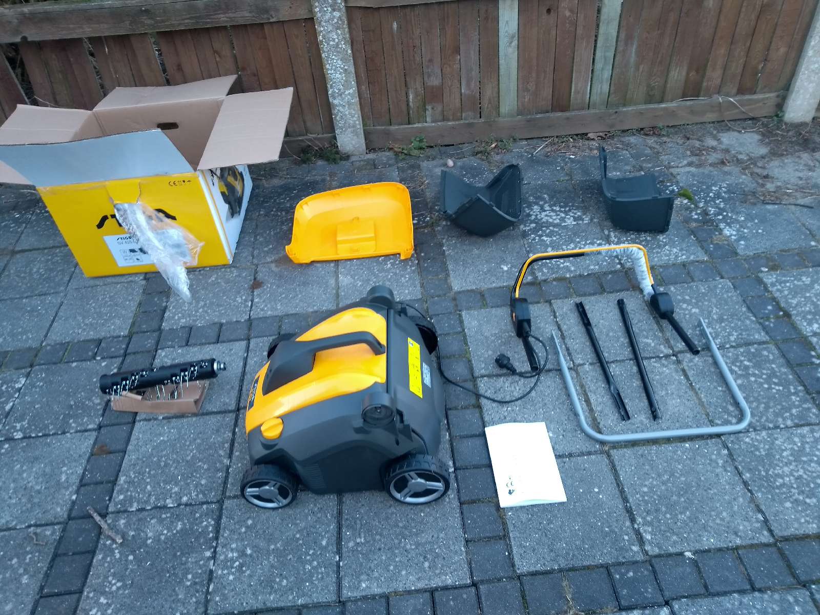 Stiga vertikalskærer / mosfjerner