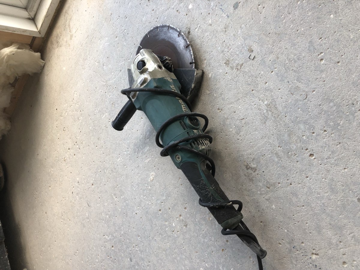 Stor vinkelsliber med diamant klinge