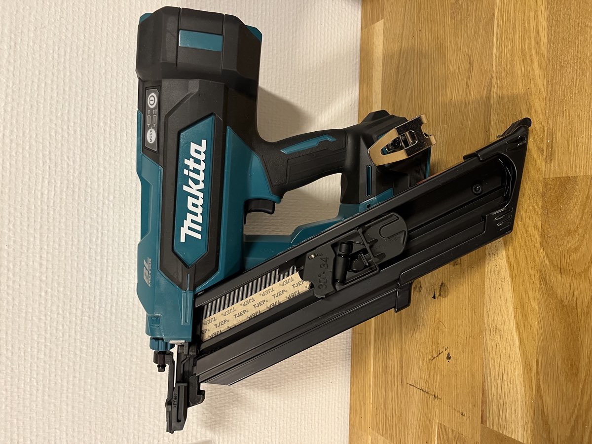Sømpistol Makita DBN900